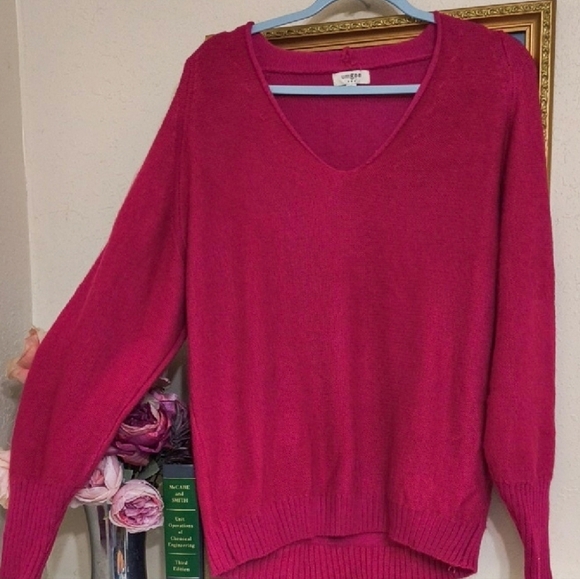 Umgee Sweaters - Umgee Oversized Deep Pink V-Neck Sweater Cozy small Leggings Athlesiure